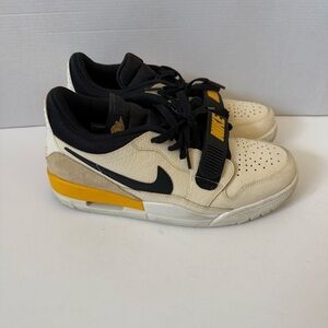 Nike Air Jordan Legacy Sneakers Low Pale CD7069-200 Unisex Cream Black SZ 8.5